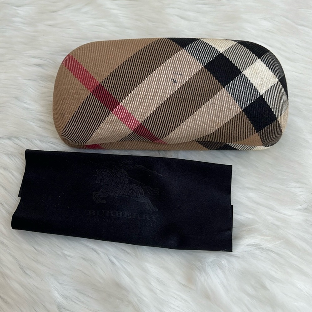 Burberry classic hard glasses case and clean soft cloth